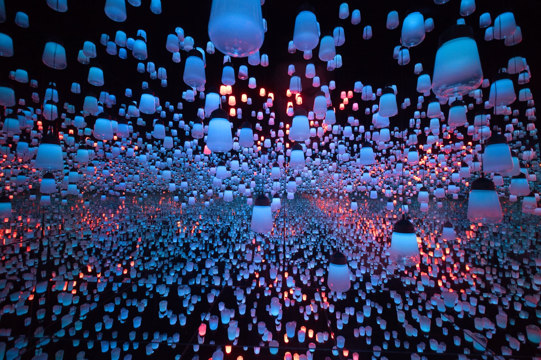 A bűvészmesterség útján – udvari varázslók, vásárnapi csepűrágók, színházi bűvészek nyomában